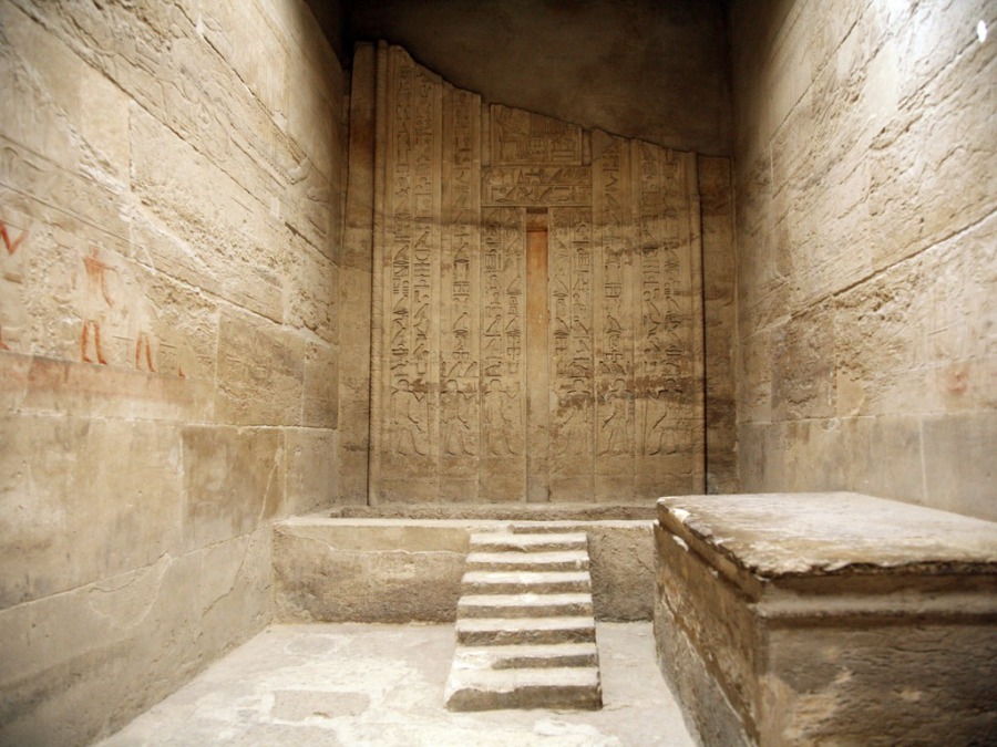 エジプトのピラミッドの内部に入ってみました